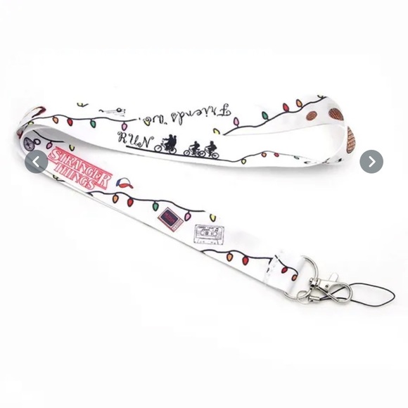 🌪StRaNgEr⛈Th🌪NgS Merch 🌪 - Picture 6 of 16